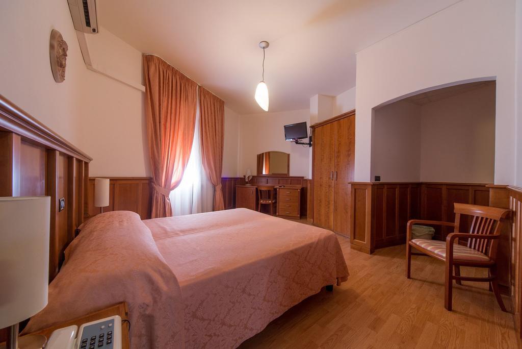 Hotel Del Camerlengo 파라산마르티노 객실 사진