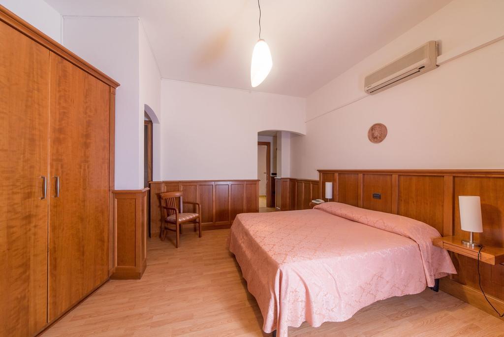 Hotel Del Camerlengo 파라산마르티노 객실 사진